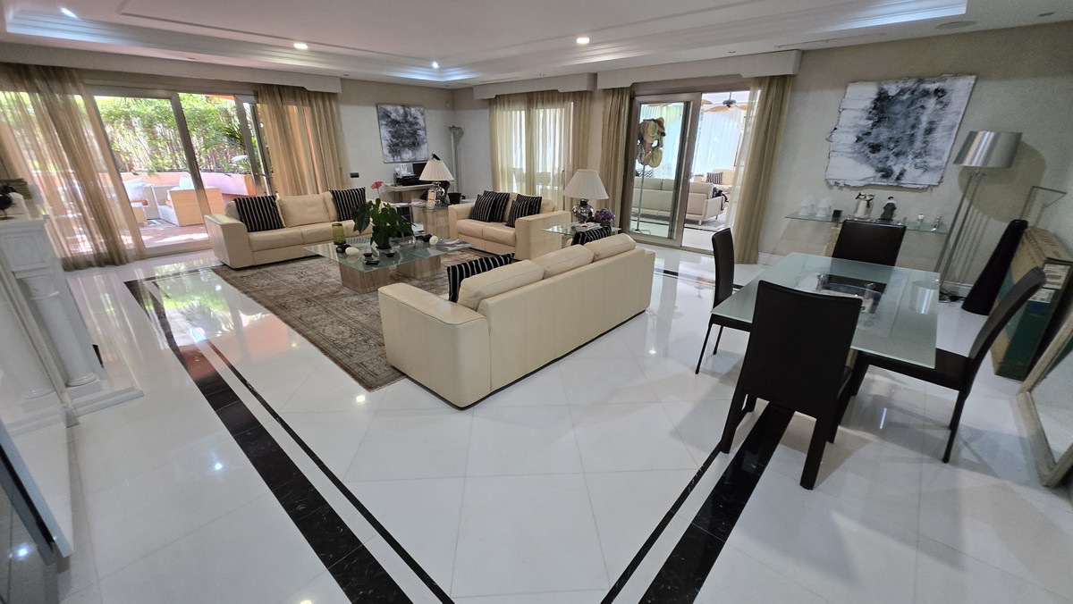 2 Bed Apartment for sale in Puerto Banús Costa Del Sol, Málaga, Spain