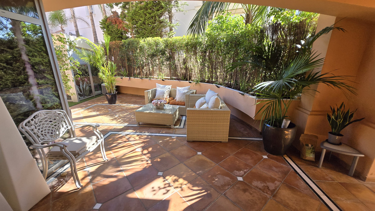 2 Bed Apartment for sale in Puerto Banús Costa Del Sol, Málaga, Spain