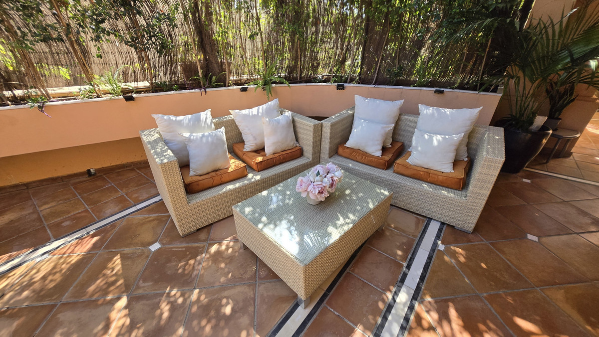 2 Bed Apartment for sale in Puerto Banús Costa Del Sol, Málaga, Spain
