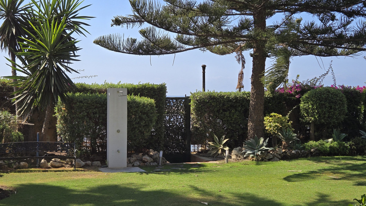 2 Bed Apartment for sale in Puerto Banús Costa Del Sol, Málaga, Spain