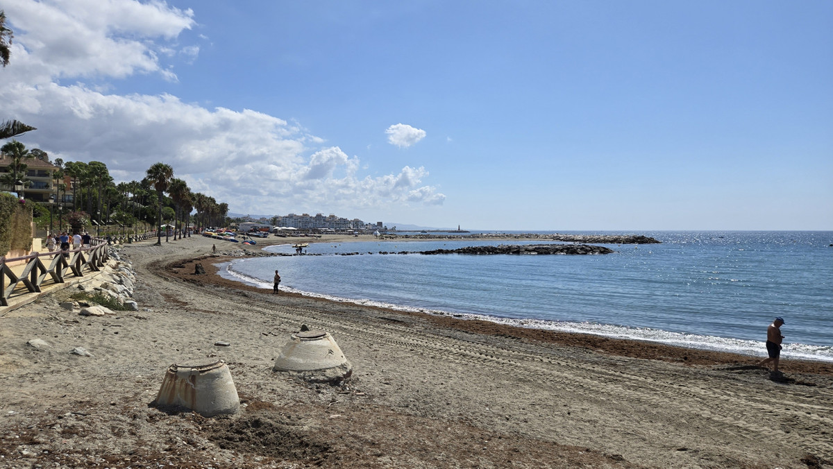 2 Bed Apartment for sale in Puerto Banús Costa Del Sol, Málaga, Spain