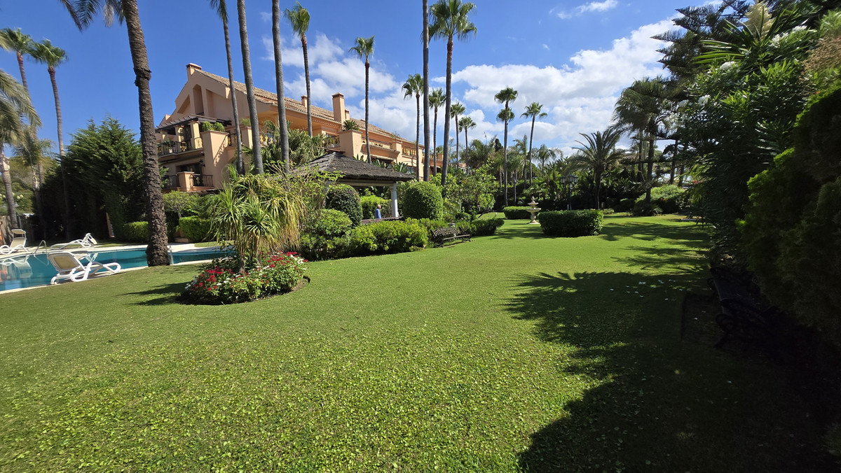 2 Bed Apartment for sale in Puerto Banús Costa Del Sol, Málaga, Spain