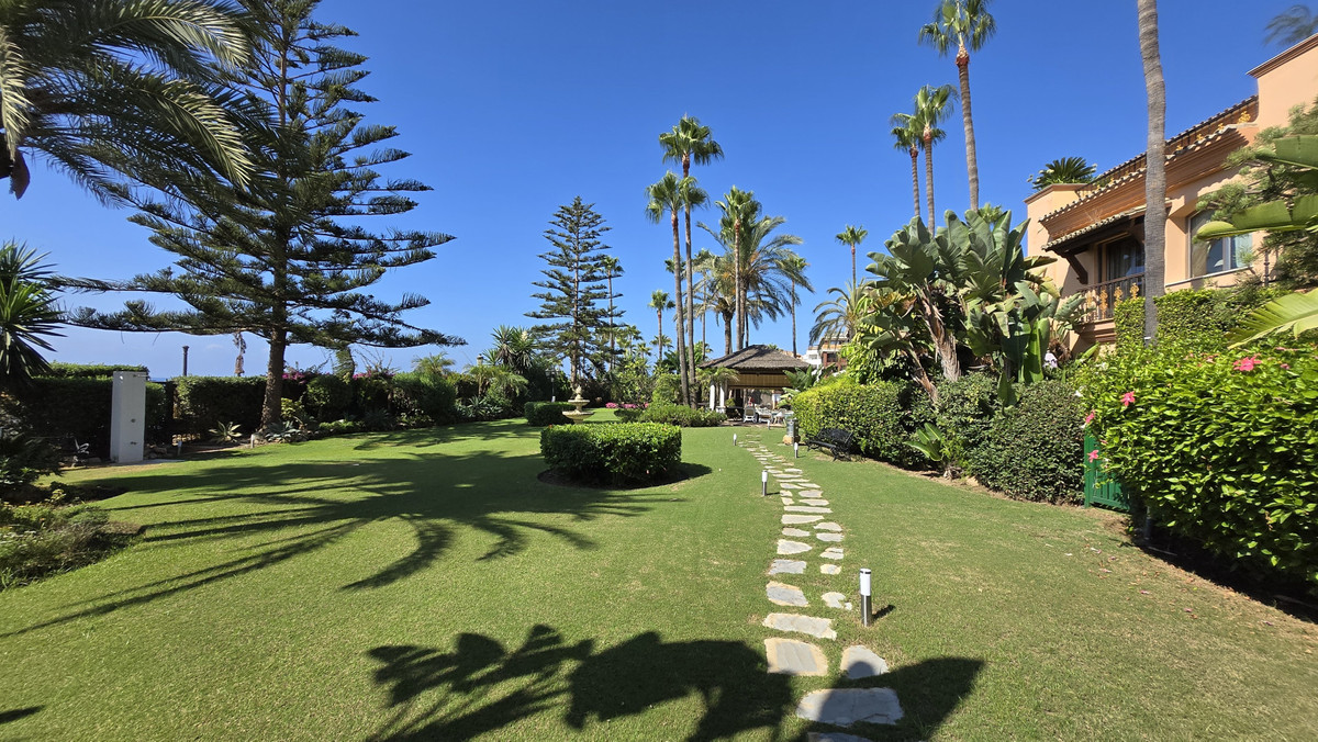 2 Bed Apartment for sale in Puerto Banús Costa Del Sol, Málaga, Spain