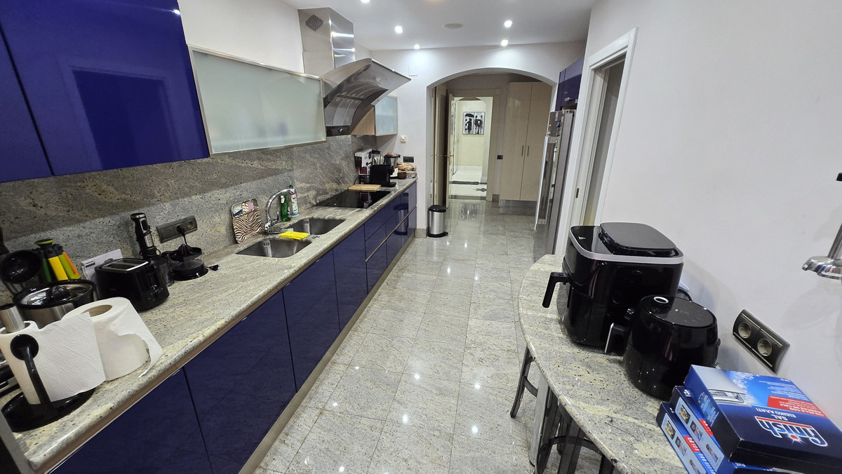 2 Bed Apartment for sale in Puerto Banús Costa Del Sol, Málaga, Spain