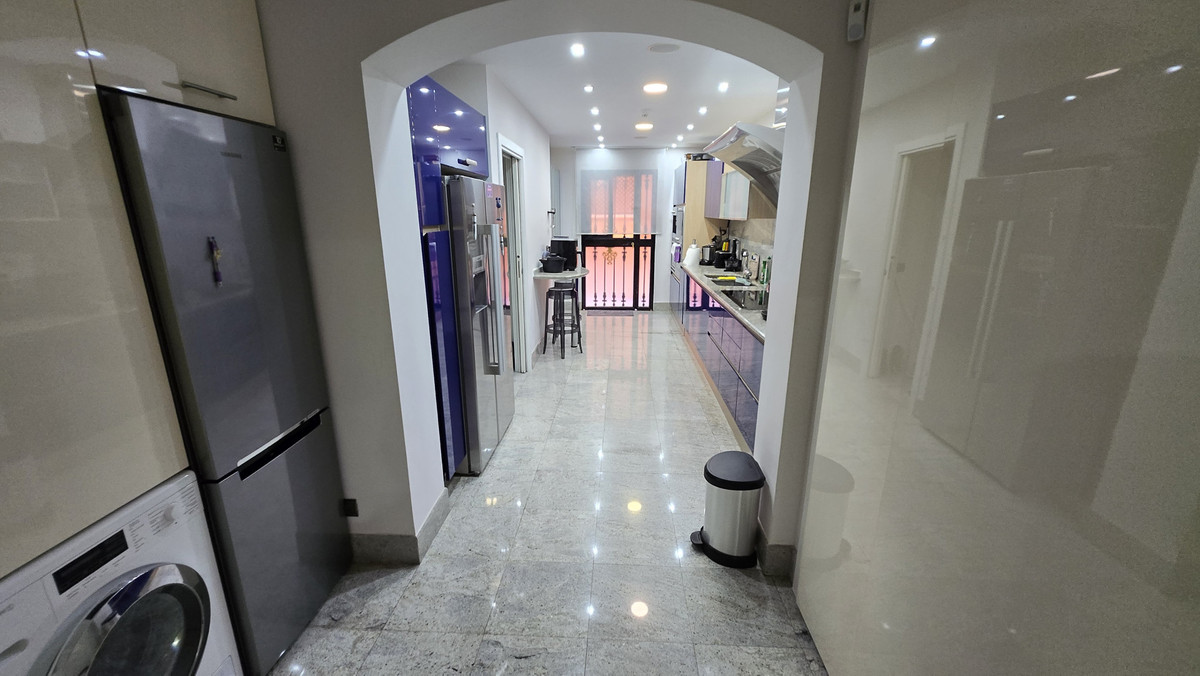 2 Bed Apartment for sale in Puerto Banús Costa Del Sol, Málaga, Spain