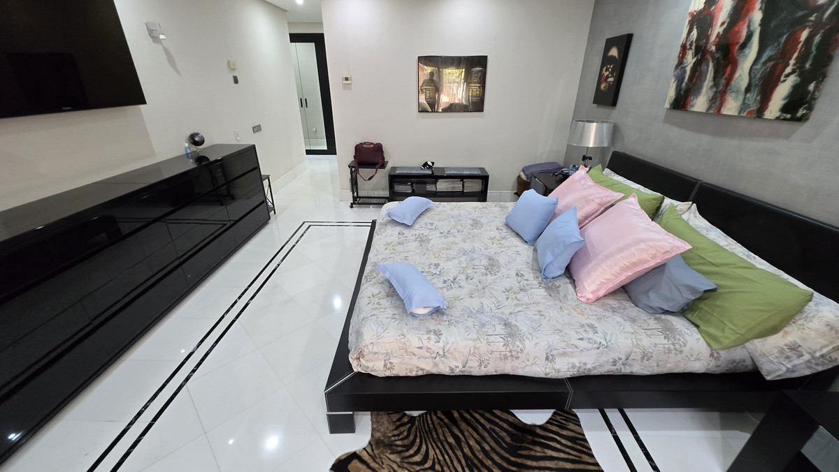 2 Bed Apartment for sale in Puerto Banús Costa Del Sol, Málaga, Spain