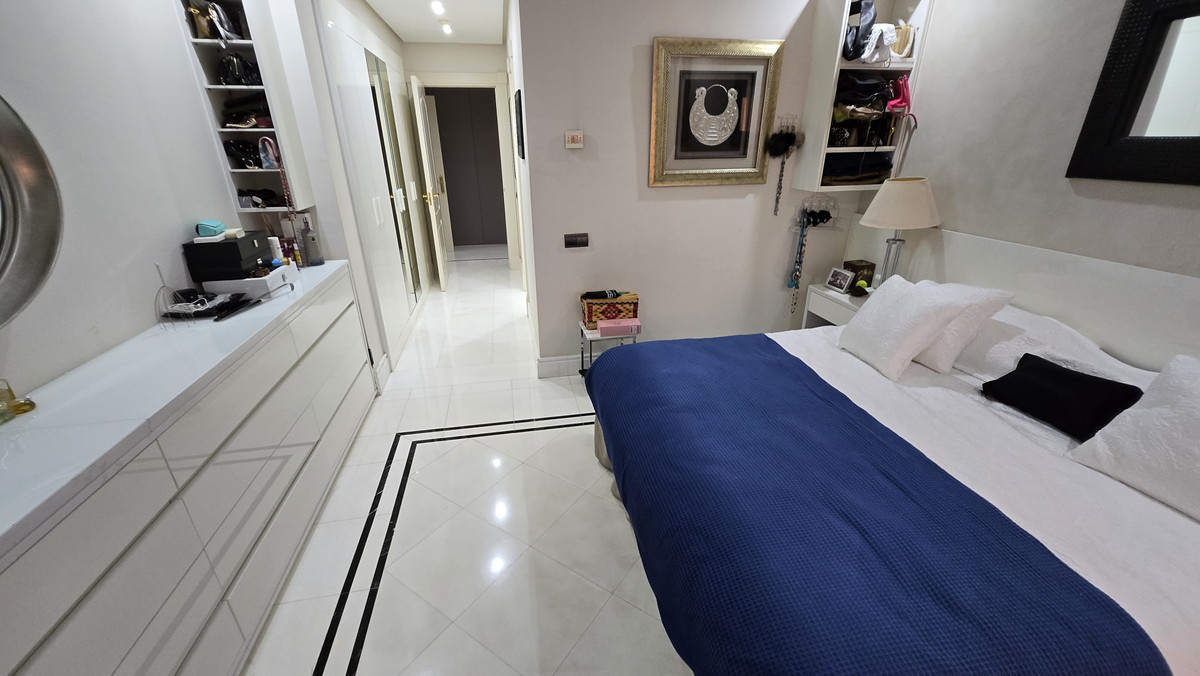 2 Bed Apartment for sale in Puerto Banús Costa Del Sol, Málaga, Spain