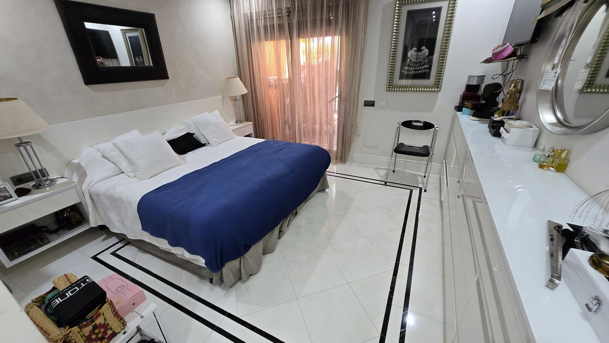 2 Bed Apartment for sale in Puerto Banús Costa Del Sol, Málaga, Spain