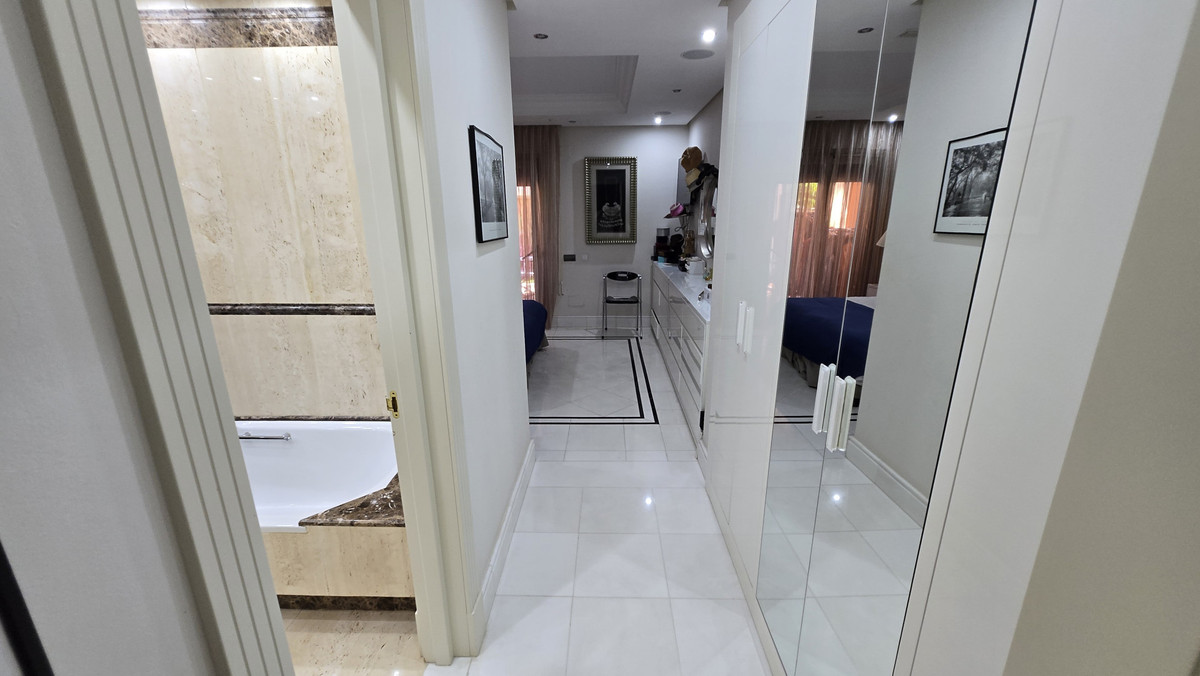 2 Bed Apartment for sale in Puerto Banús Costa Del Sol, Málaga, Spain