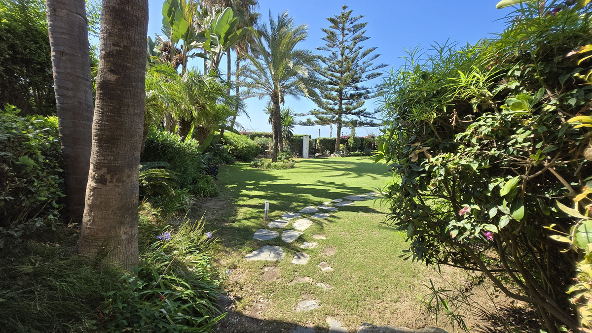 2 Bed Apartment for sale in Puerto Banús Costa Del Sol, Málaga, Spain