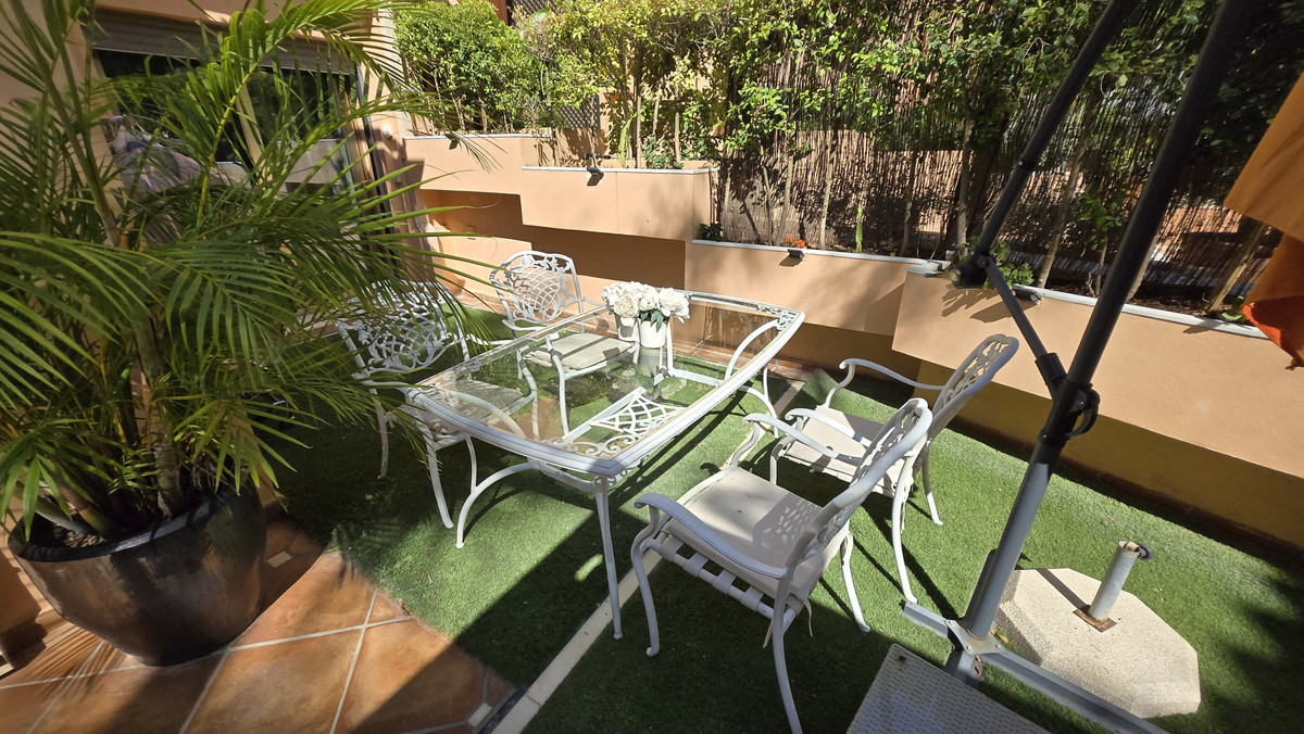 2 Bed Apartment for sale in Puerto Banús Costa Del Sol, Málaga, Spain
