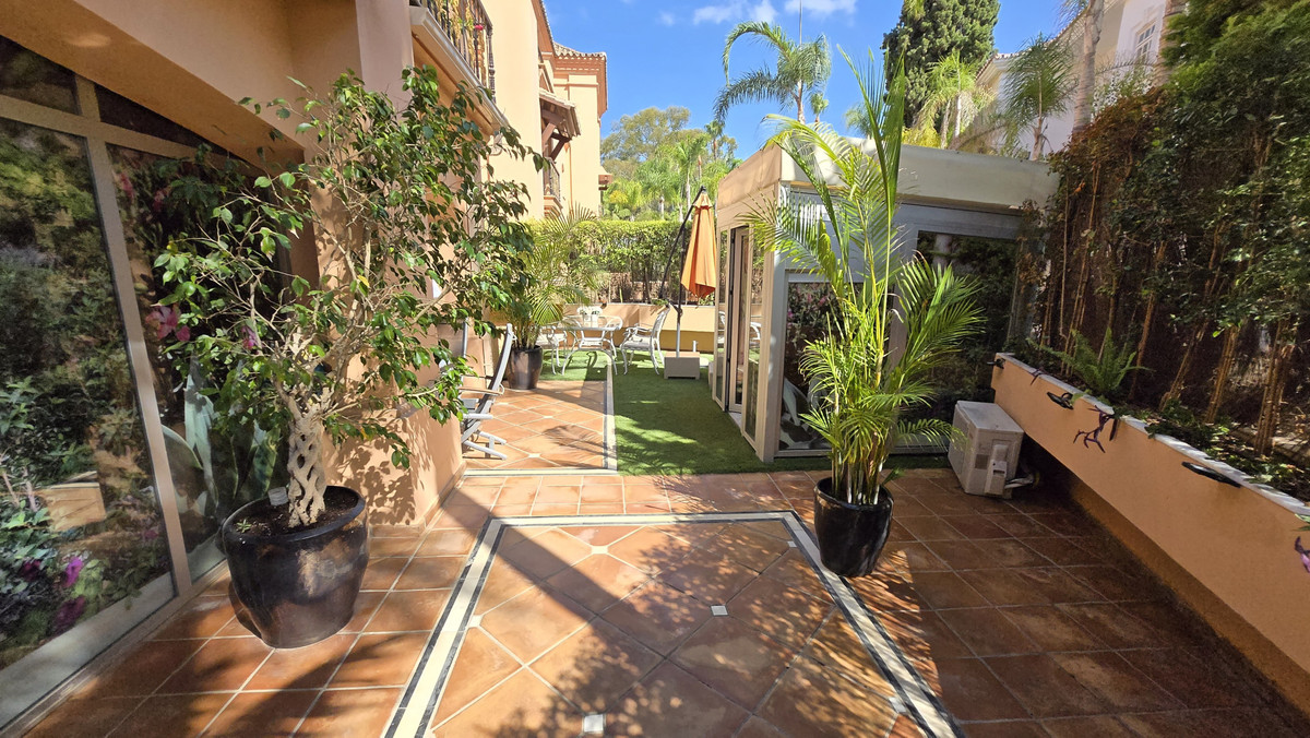 2 Bed Apartment for sale in Puerto Banús Costa Del Sol, Málaga, Spain