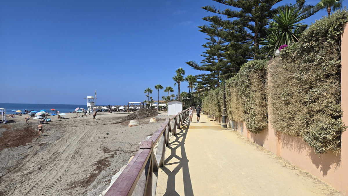 2 Bed Apartment for sale in Puerto Banús Costa Del Sol, Málaga, Spain