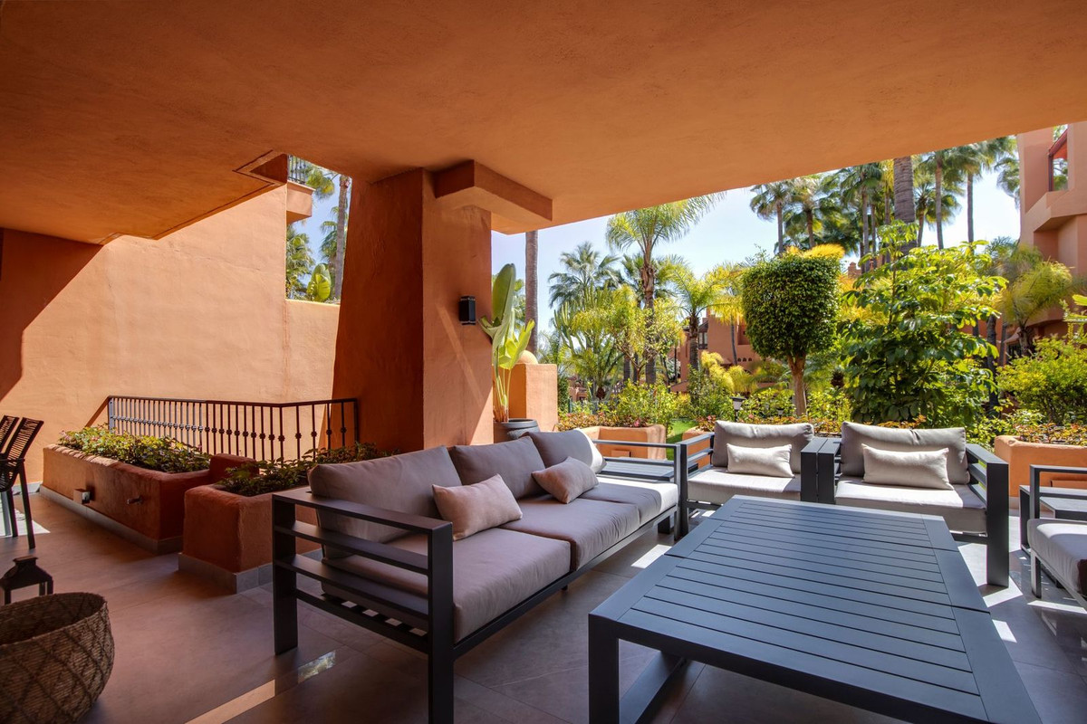 3 Bed Apartment for sale in Puerto Banús Costa Del Sol, Málaga, Spain