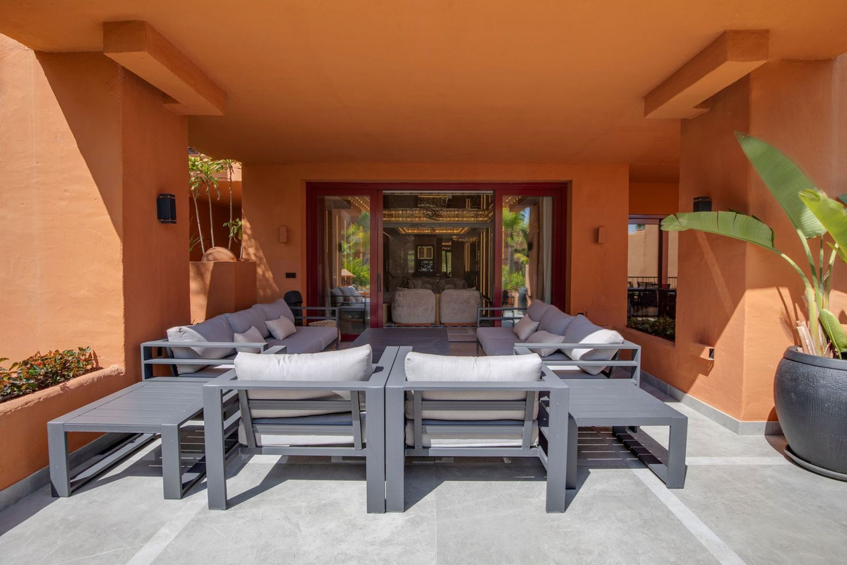 3 Bed Apartment for sale in Puerto Banús Costa Del Sol, Málaga, Spain