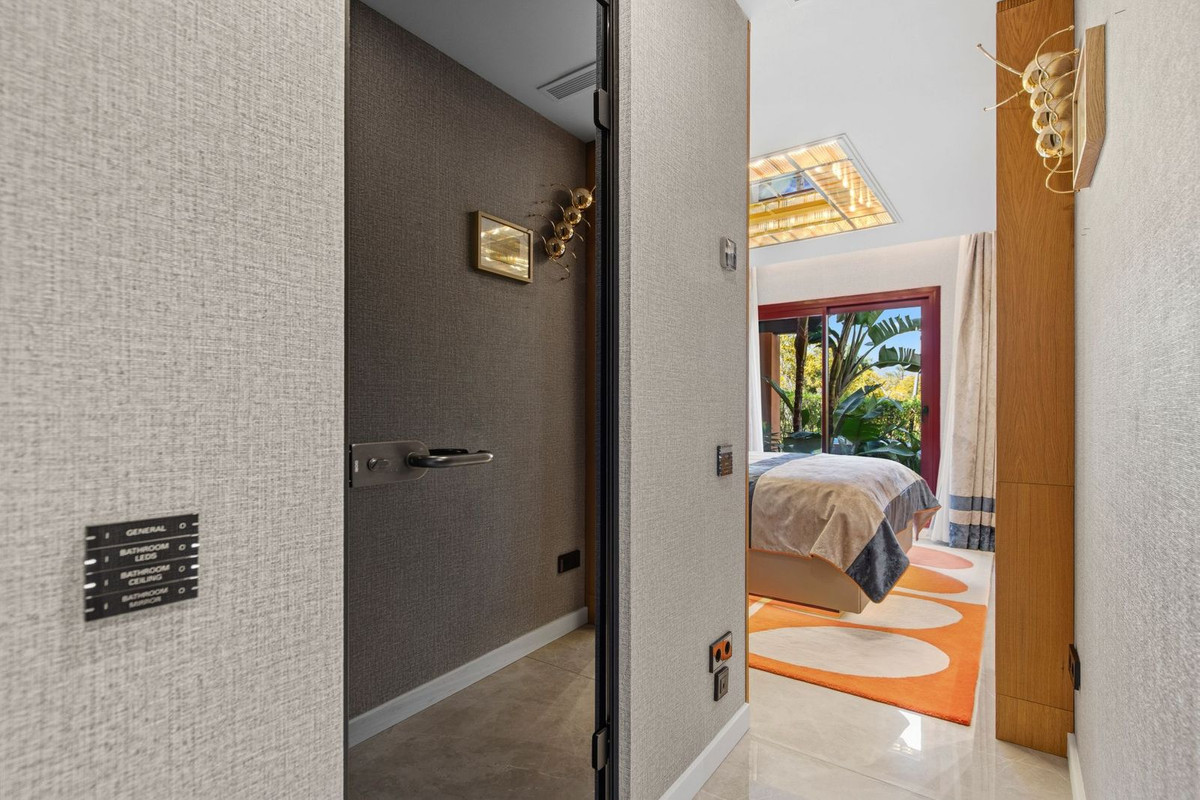 3 Bed Apartment for sale in Puerto Banús Costa Del Sol, Málaga, Spain