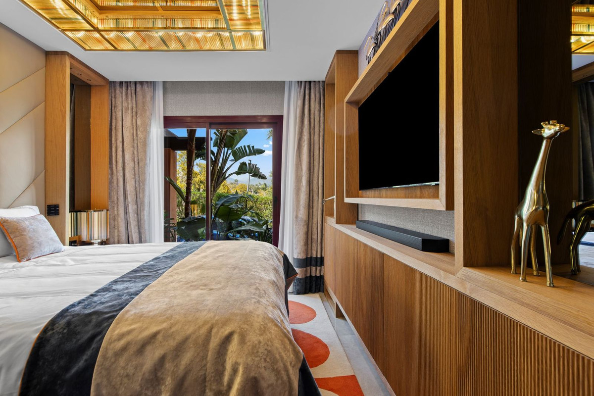 3 Bed Apartment for sale in Puerto Banús Costa Del Sol, Málaga, Spain