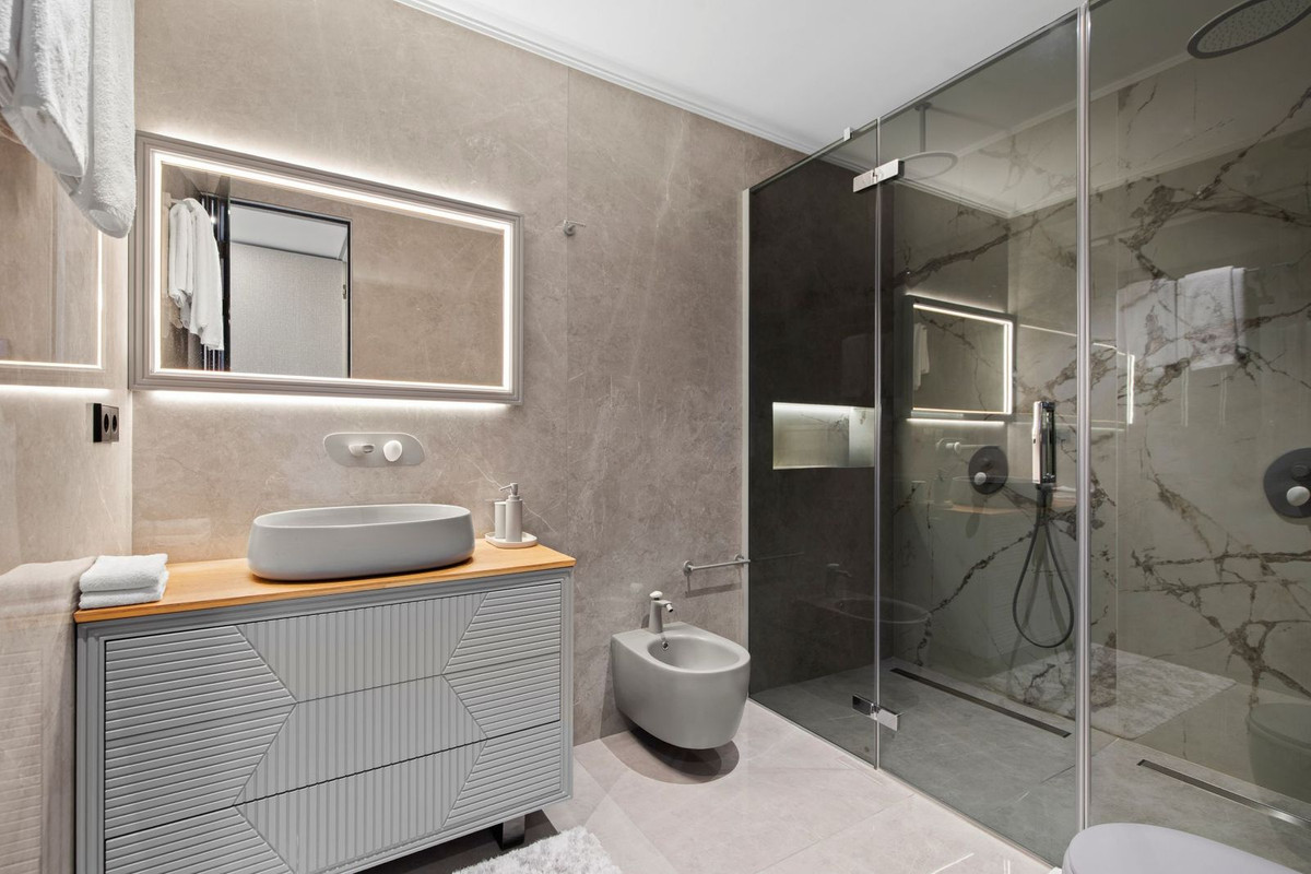 3 Bed Apartment for sale in Puerto Banús Costa Del Sol, Málaga, Spain