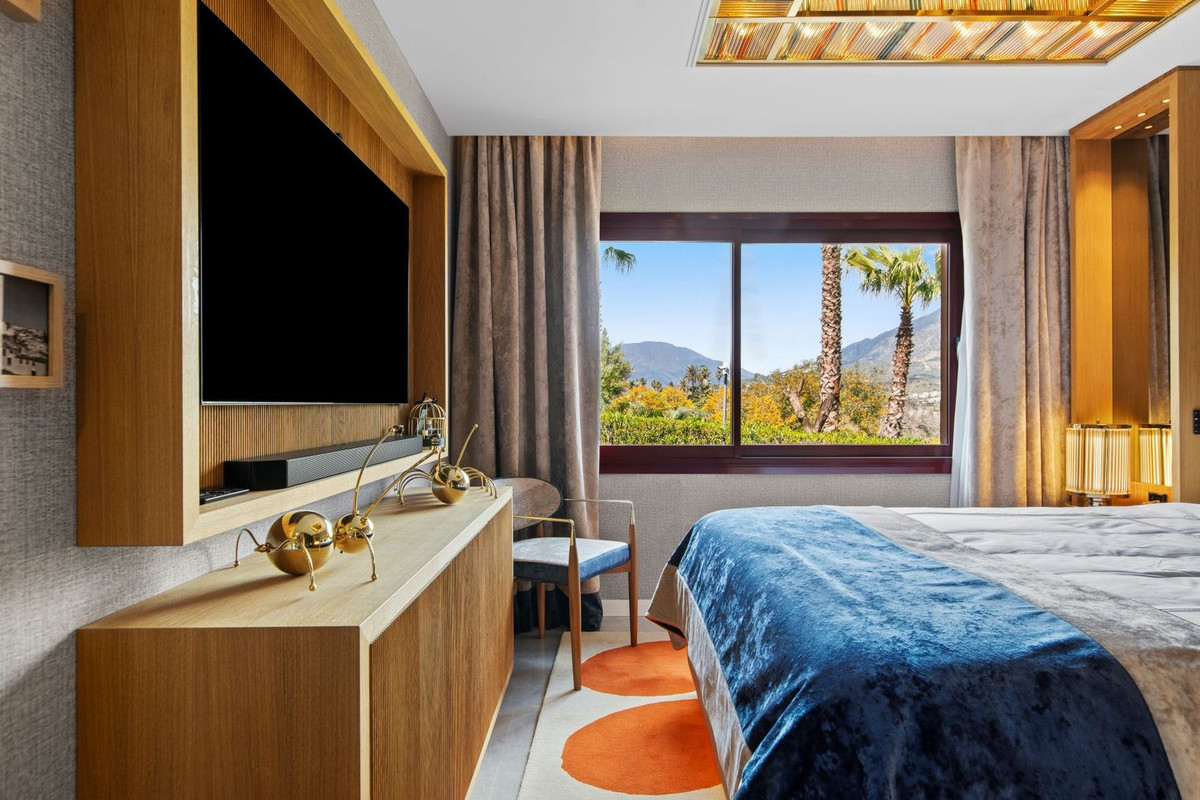 3 Bed Apartment for sale in Puerto Banús Costa Del Sol, Málaga, Spain