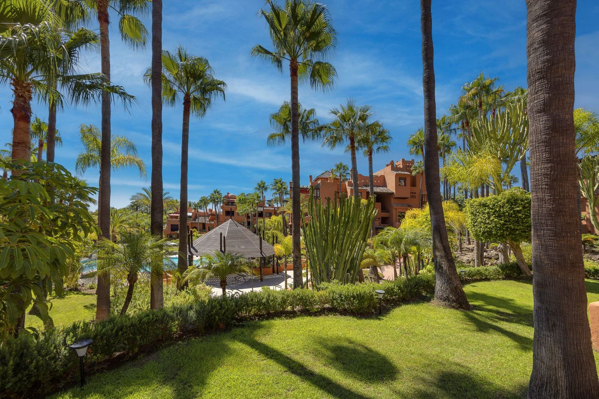 3 Bed Apartment for sale in Puerto Banús Costa Del Sol, Málaga, Spain