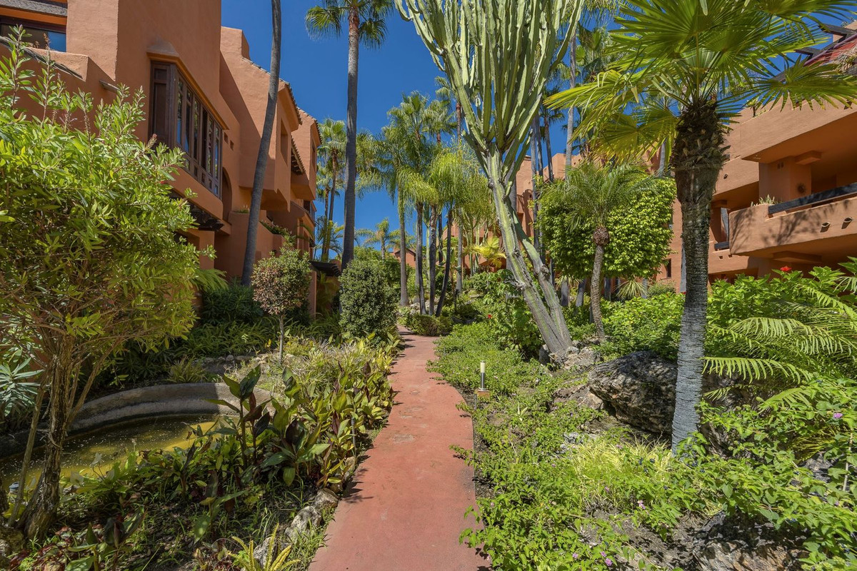 3 Bed Apartment for sale in Puerto Banús Costa Del Sol, Málaga, Spain