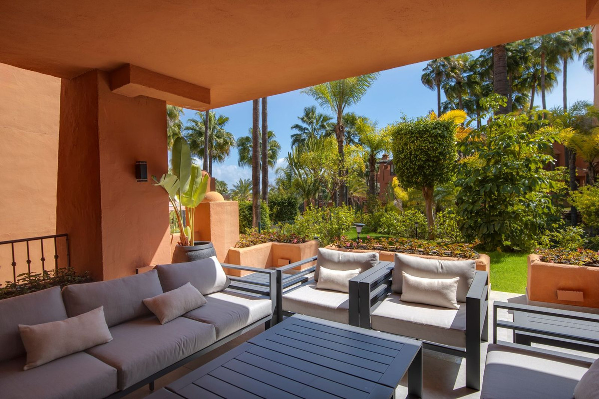 3 Bed Apartment for sale in Puerto Banús Costa Del Sol, Málaga, Spain