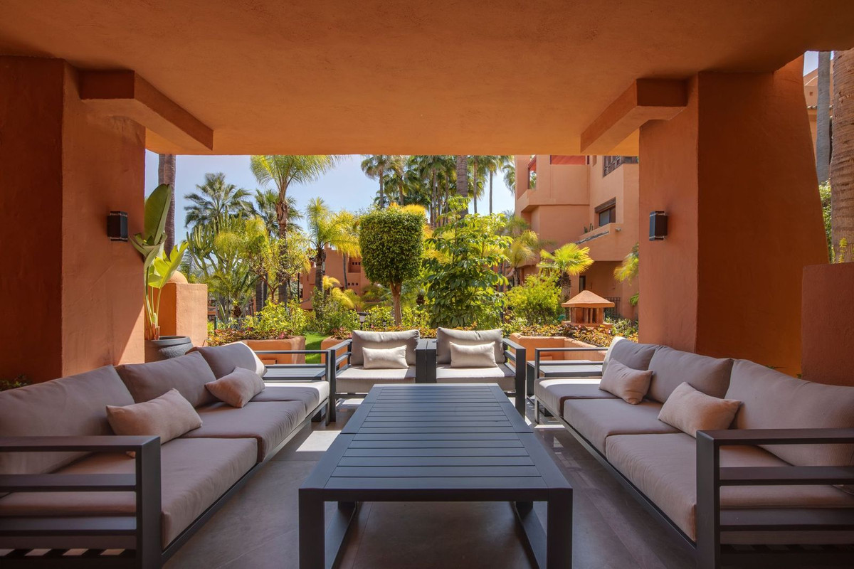 3 Bed Apartment for sale in Puerto Banús Costa Del Sol, Málaga, Spain