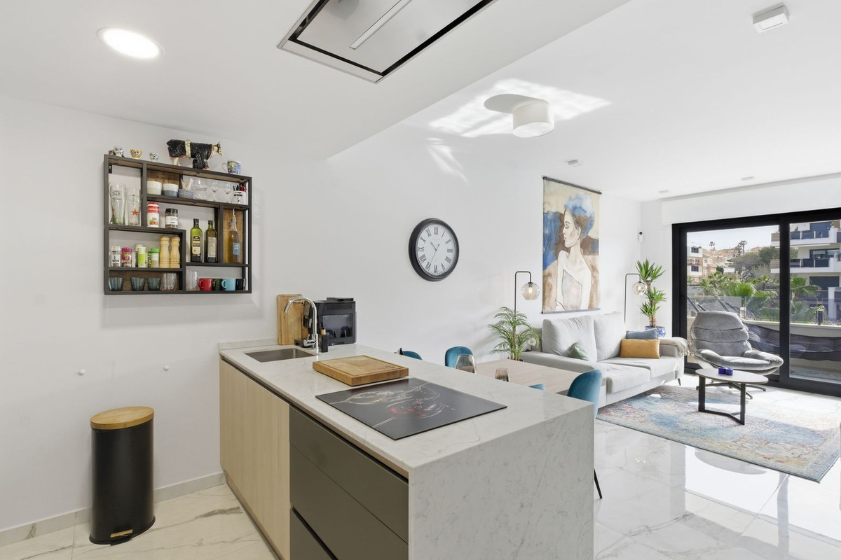 Se vende Apartamento Planta Media de 2 dormitorios en Costa Blanca, Alicante, España