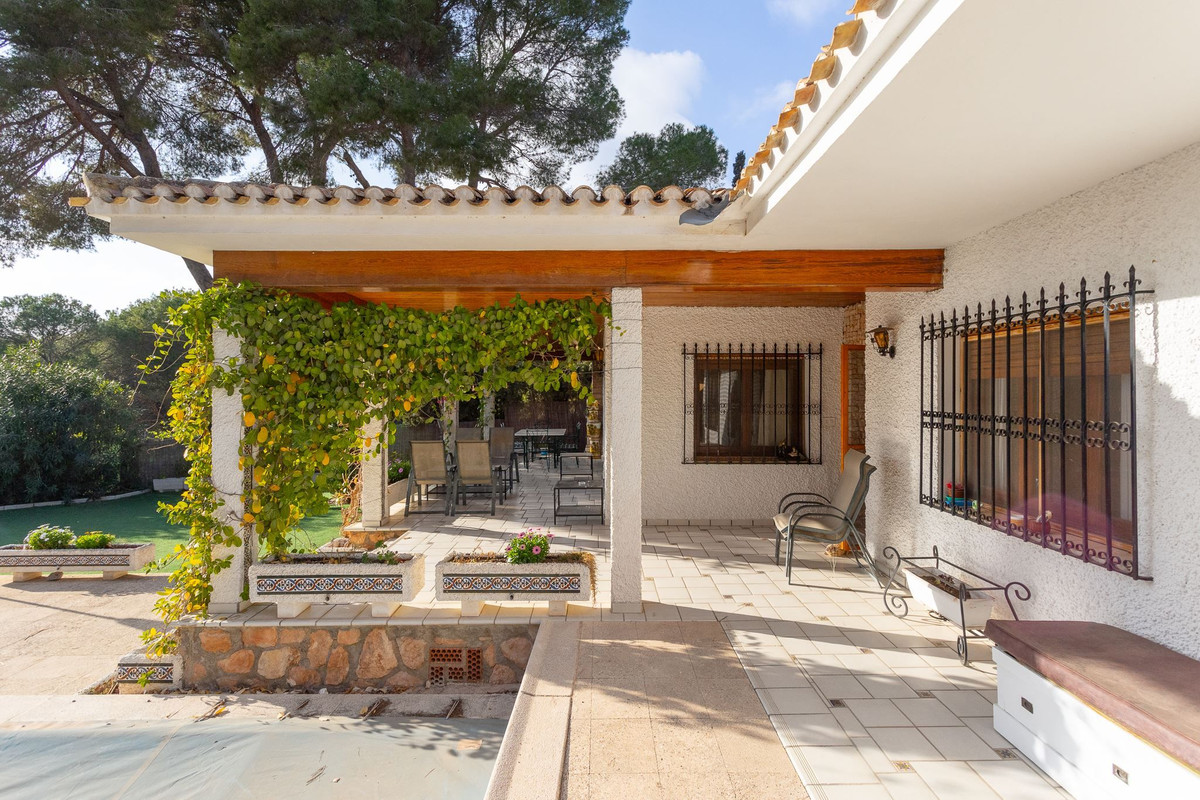 6 Bed Townhouse for sale in Campoamor Costa Blanca, Alicante, Spain