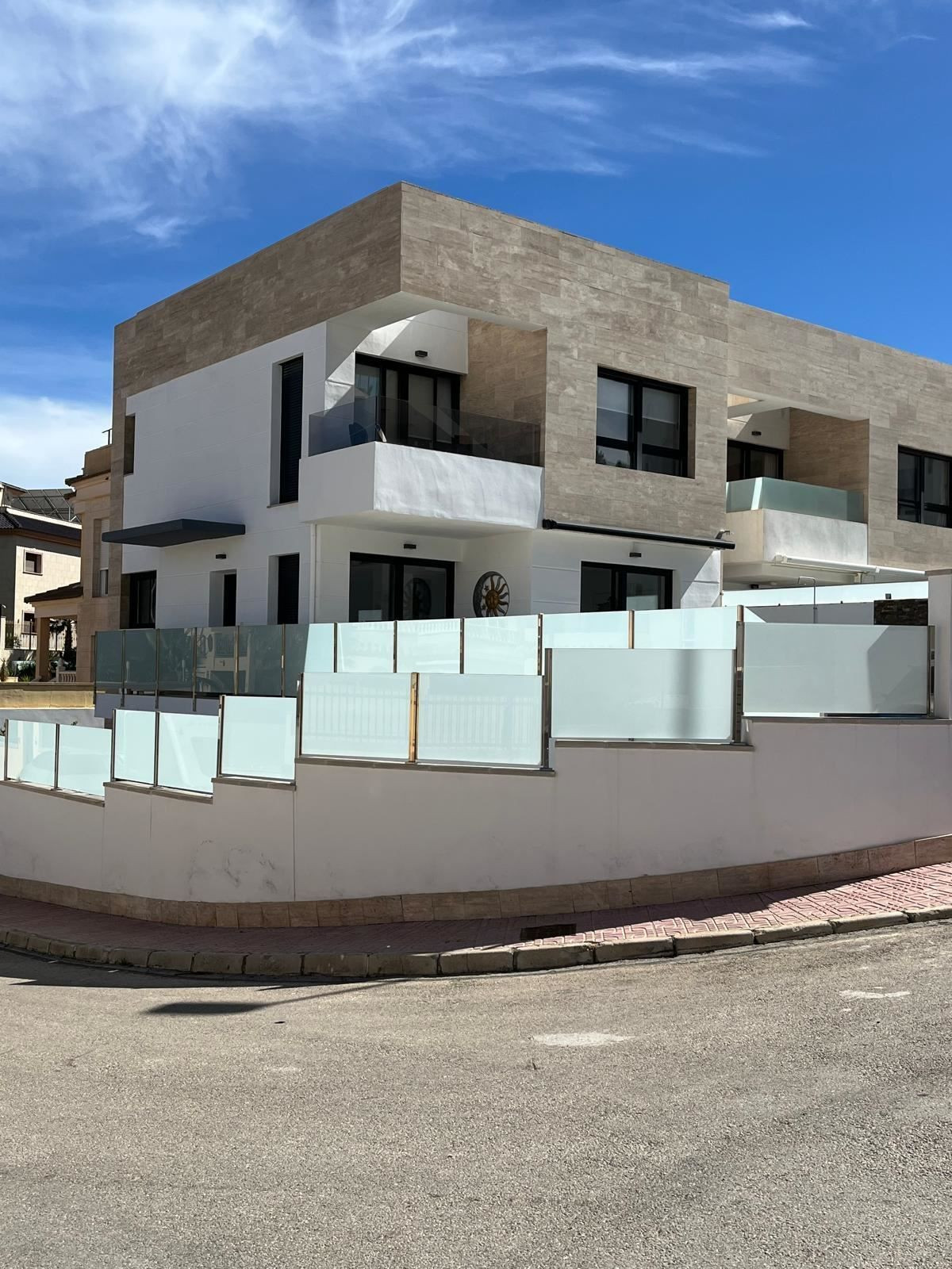 Se vende Villa - Chalet de 3 dormitorios en Costa Blanca, Alicante, España