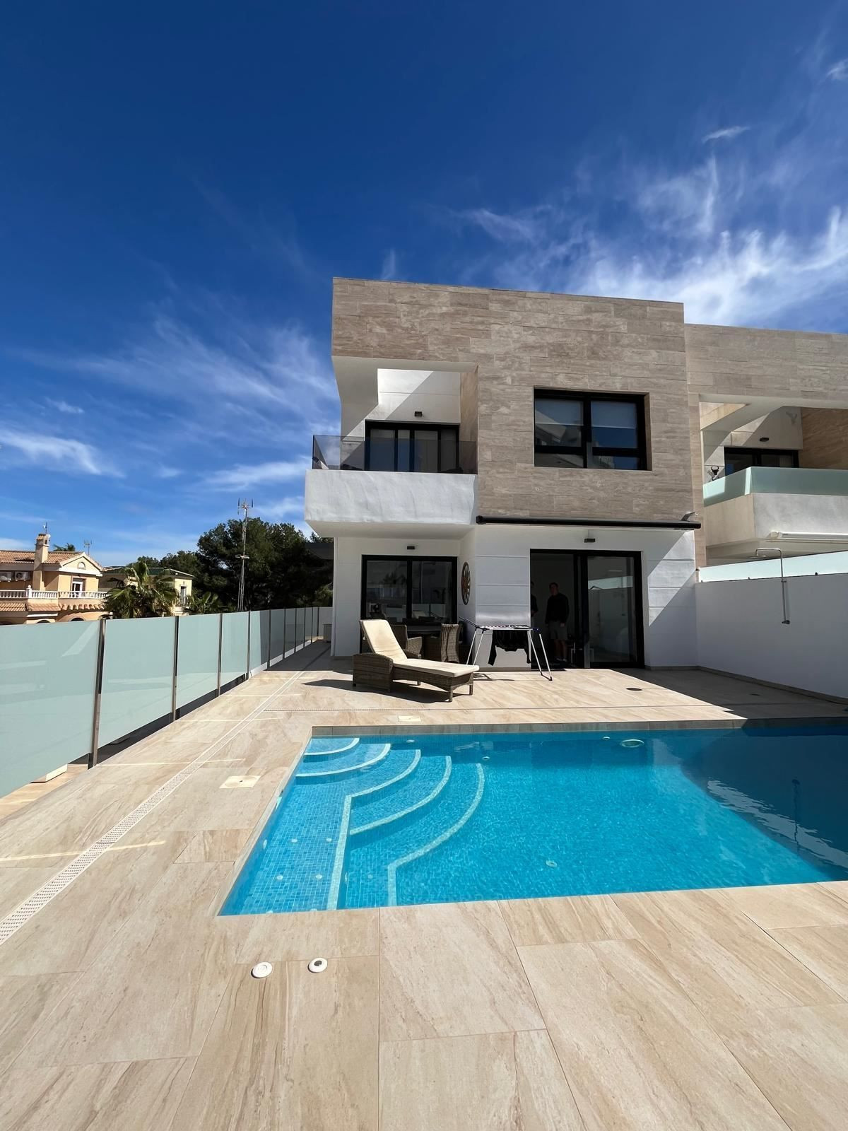 Se vende Villa - Chalet de 3 dormitorios en Costa Blanca, Alicante, España