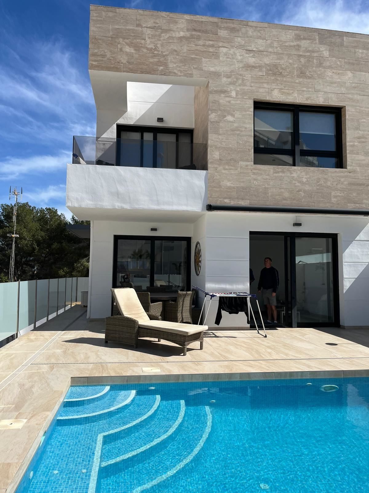 Se vende Villa - Chalet de 3 dormitorios en Costa Blanca, Alicante, España