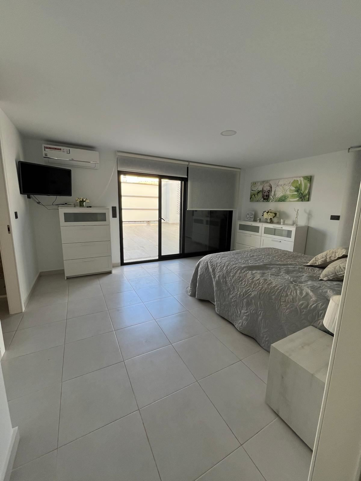 Se vende Villa - Chalet de 3 dormitorios en Costa Blanca, Alicante, España