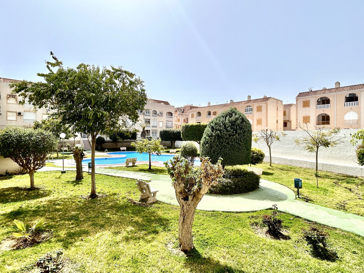 Se vende Apartamento Planta Baja de 2 dormitorios en Costa Blanca, Alicante, España