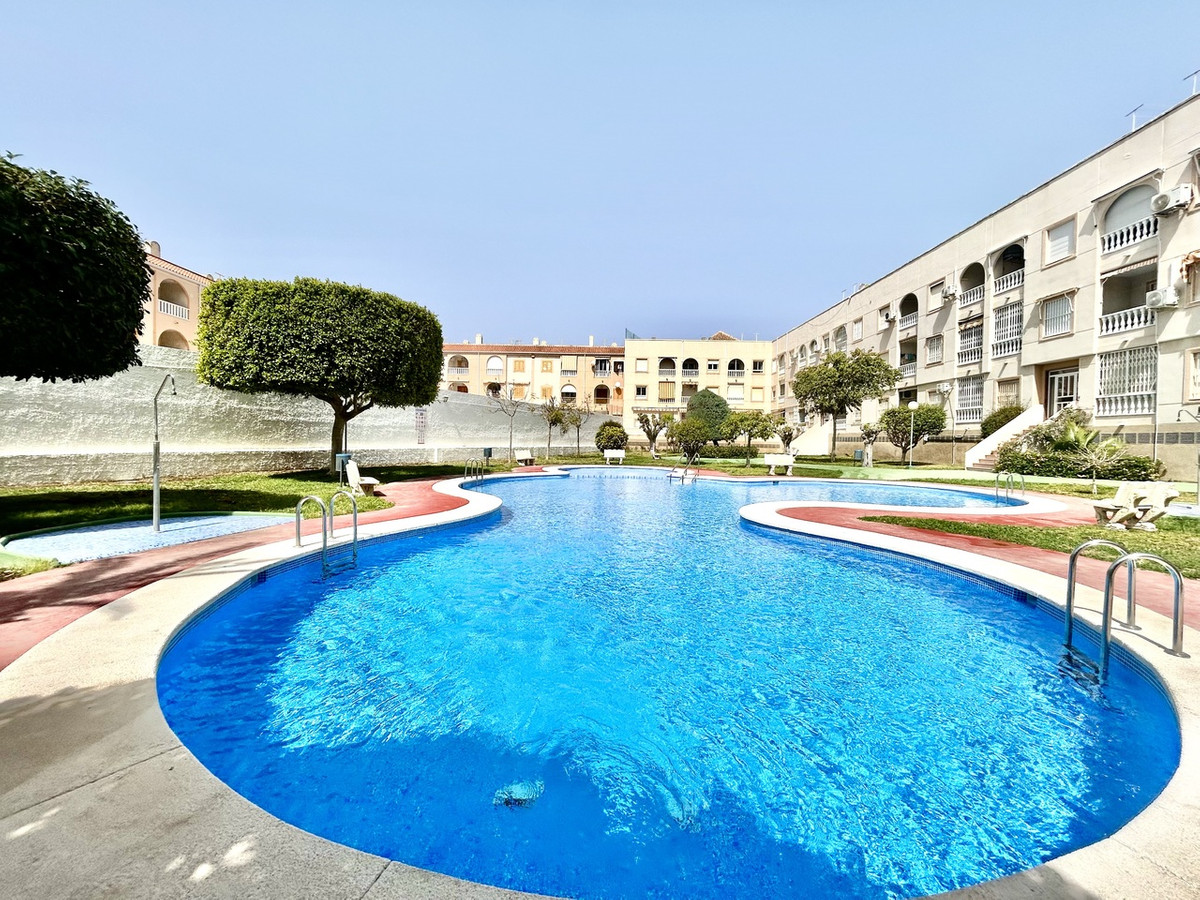 Se vende Apartamento Planta Baja de 2 dormitorios en Costa Blanca, Alicante, España