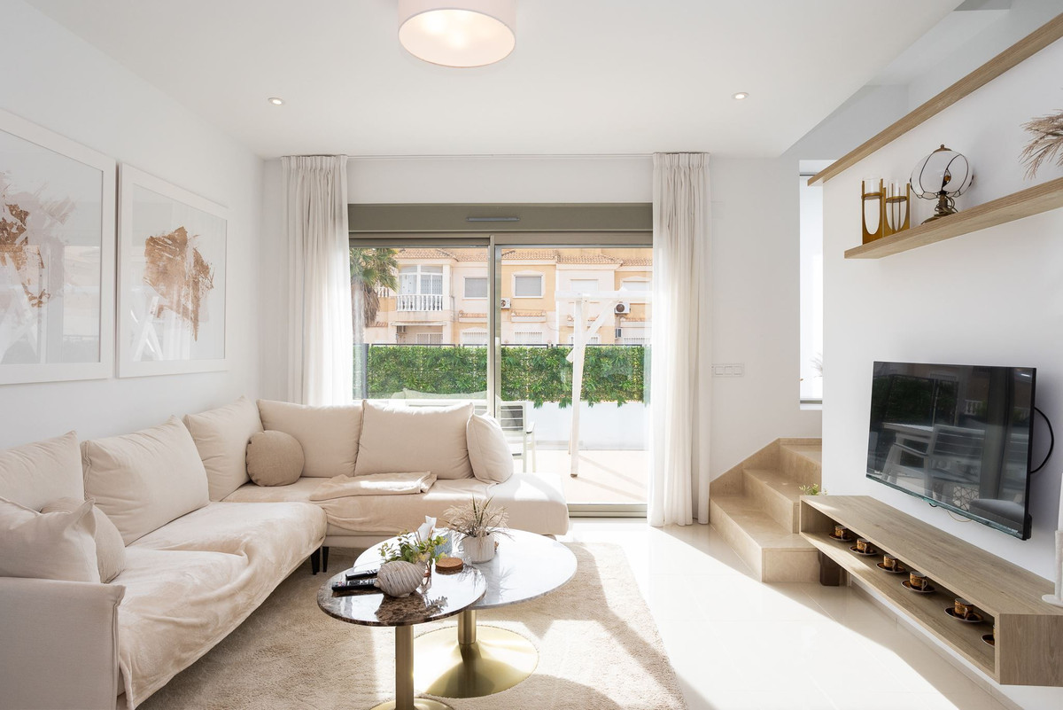 Se vende Villa - Chalet de 4 dormitorios en Costa Calida, Murcia, España