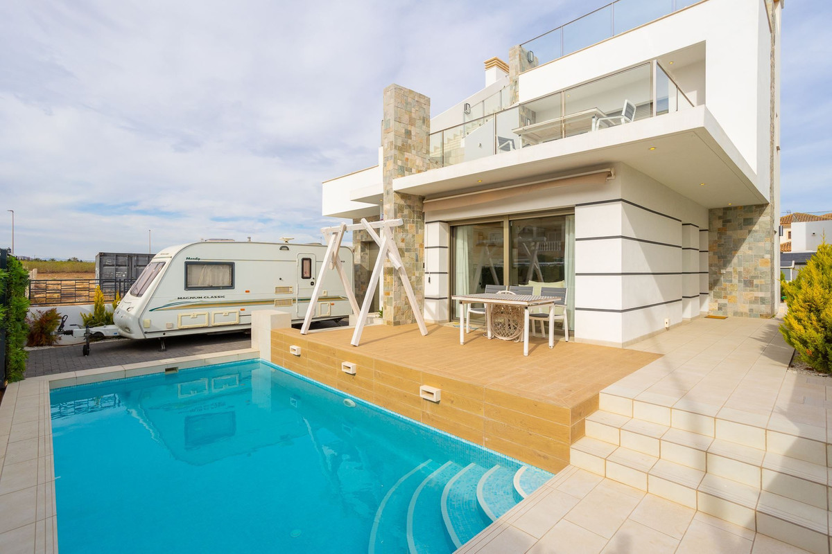 Se vende Villa - Chalet de 4 dormitorios en Costa Calida, Murcia, España