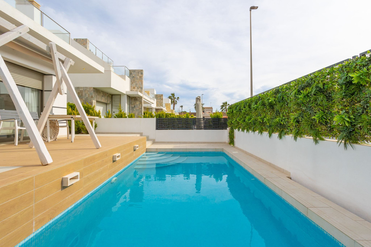 Se vende Villa - Chalet de 4 dormitorios en Costa Calida, Murcia, España