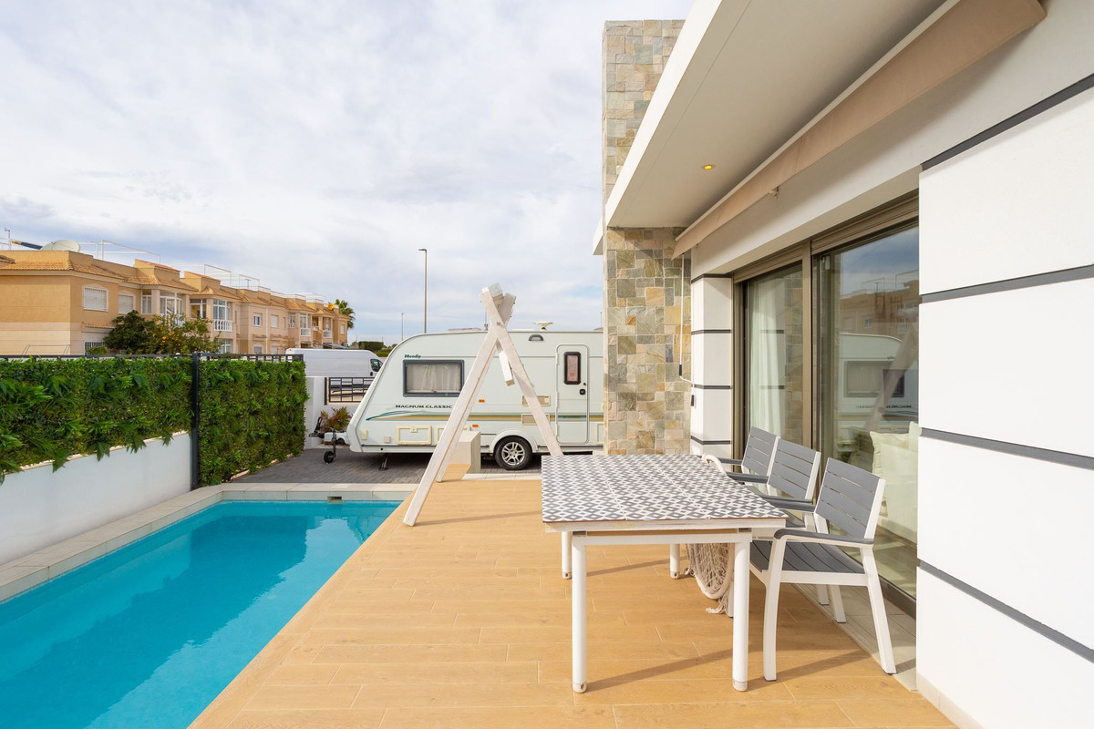 Se vende Villa - Chalet de 4 dormitorios en Costa Calida, Murcia, España