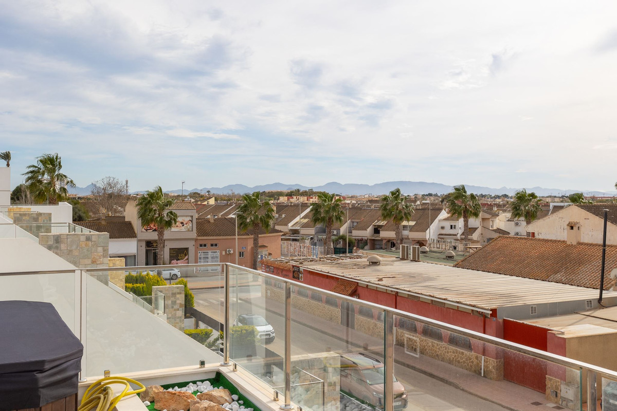 Se vende Villa - Chalet de 4 dormitorios en Costa Calida, Murcia, España