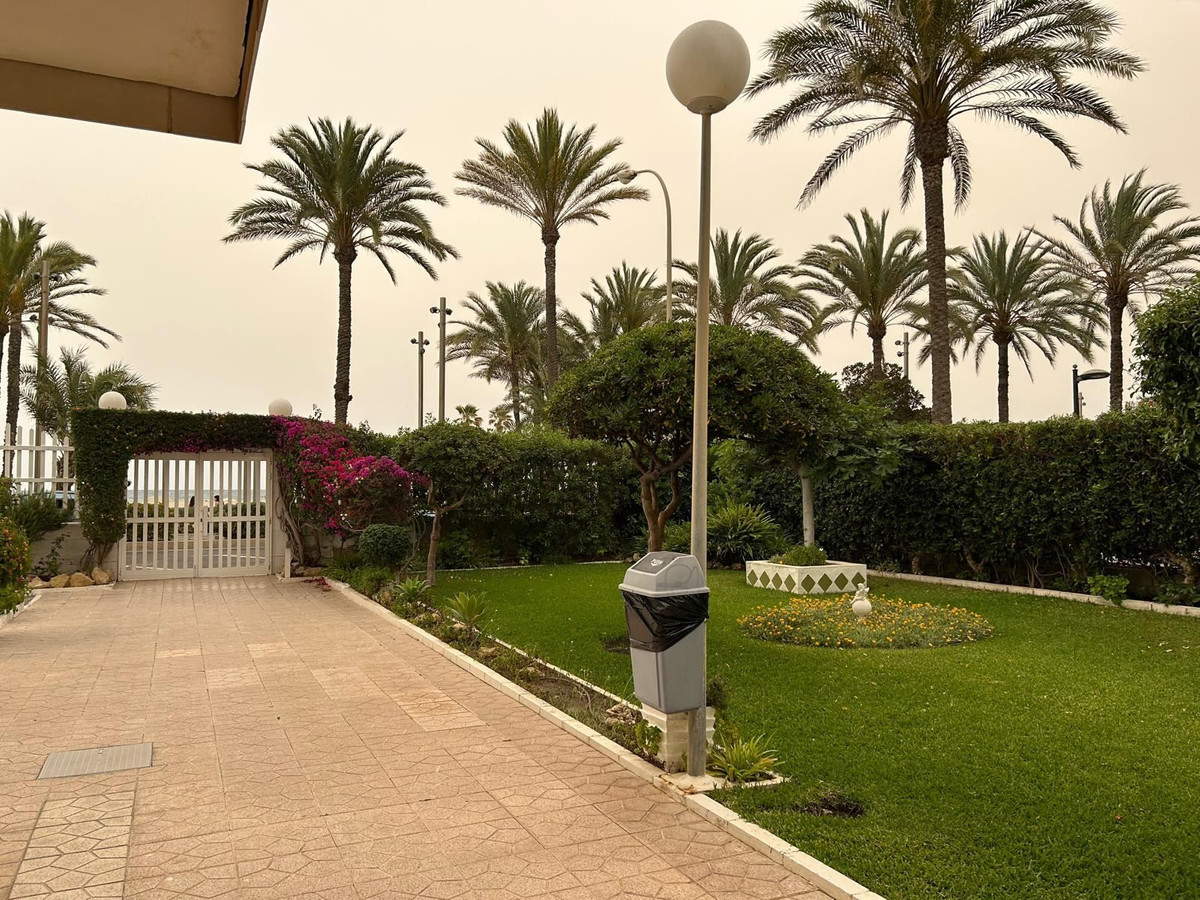 Se vende Apartamento Planta Media de 3 dormitorios en Costa Blanca, Alicante, España