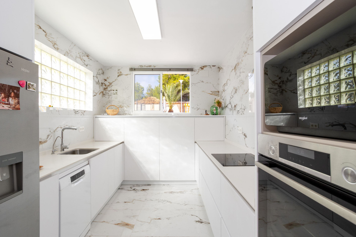 Se vende Villa - Chalet de 4 dormitorios en Costa Blanca, Alicante, España
