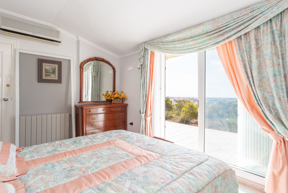 Se vende Villa - Chalet de 4 dormitorios en Costa Blanca, Alicante, España