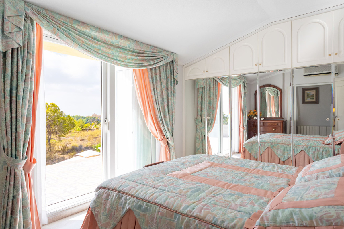 Se vende Villa - Chalet de 4 dormitorios en Costa Blanca, Alicante, España