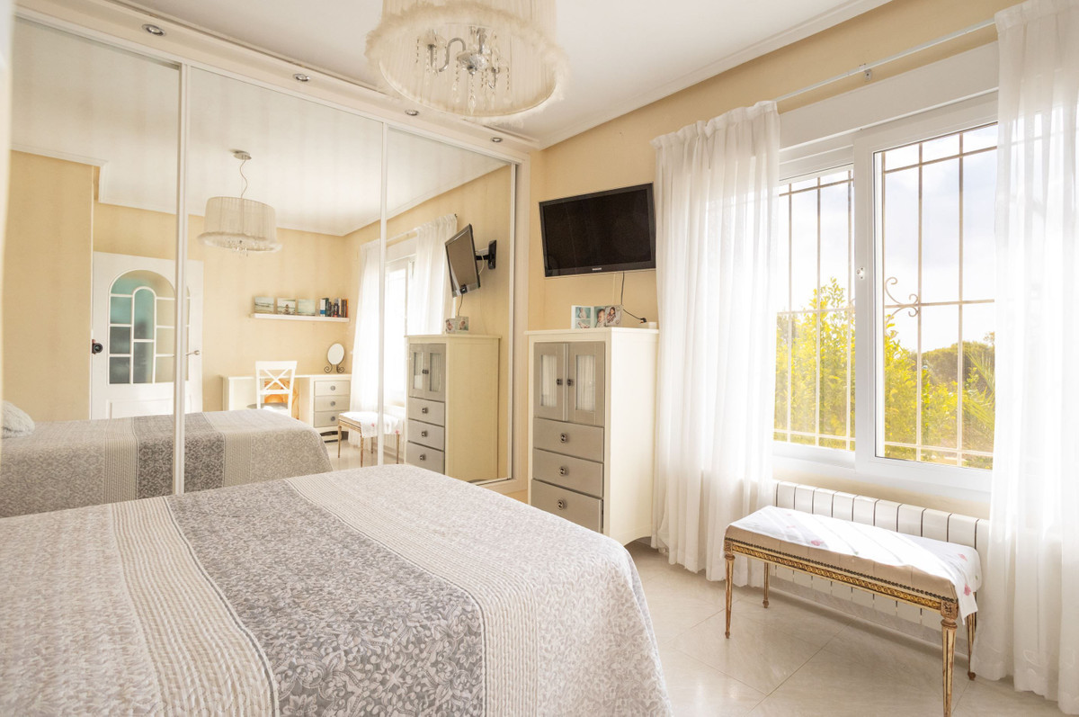 Se vende Villa - Chalet de 4 dormitorios en Costa Blanca, Alicante, España