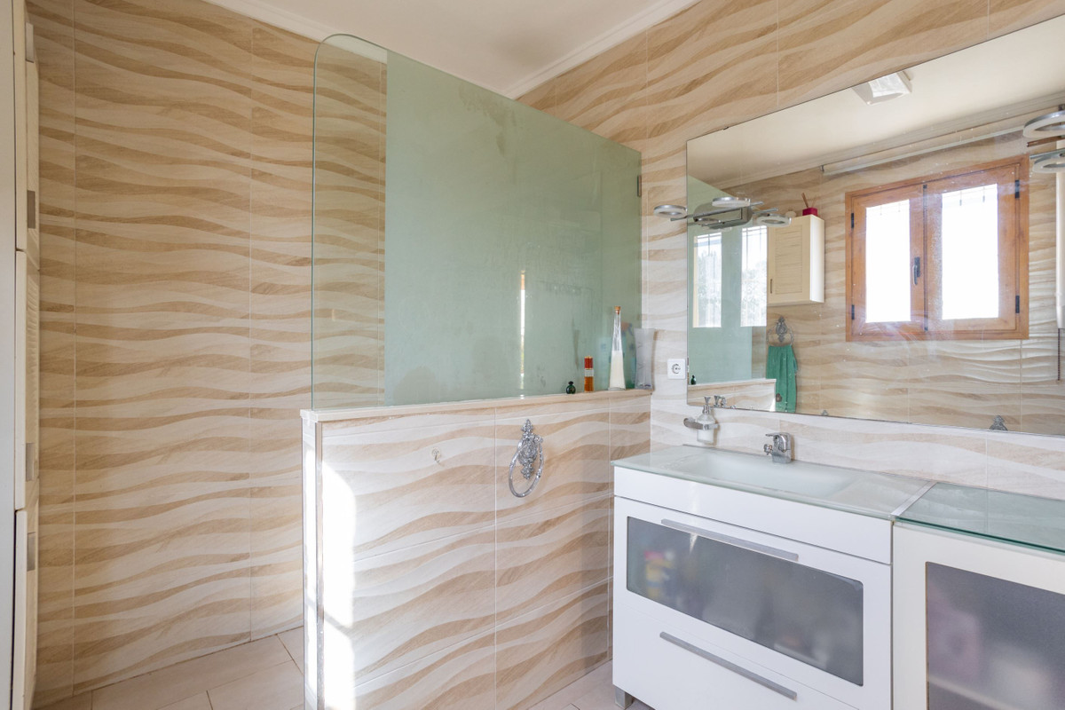Se vende Villa - Chalet de 4 dormitorios en Costa Blanca, Alicante, España