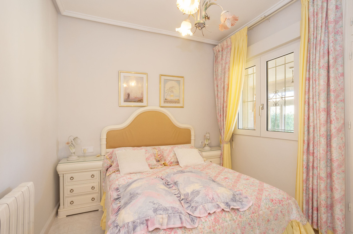 Se vende Villa - Chalet de 4 dormitorios en Costa Blanca, Alicante, España