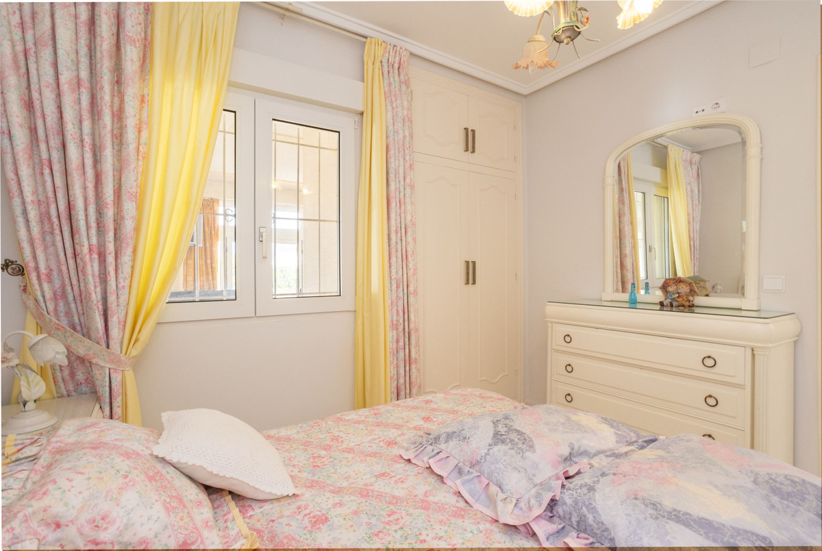 Se vende Villa - Chalet de 4 dormitorios en Costa Blanca, Alicante, España