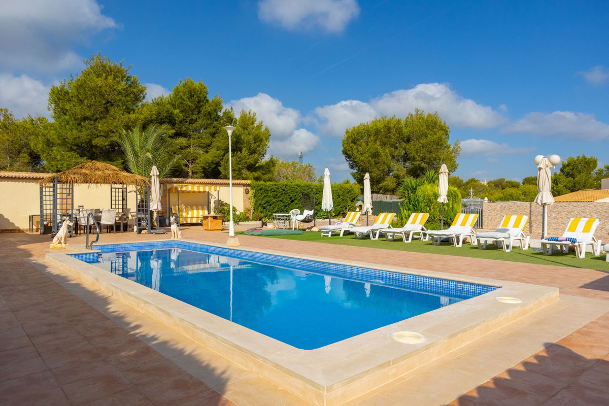 Se vende Villa - Chalet de 4 dormitorios en Costa Blanca, Alicante, España
