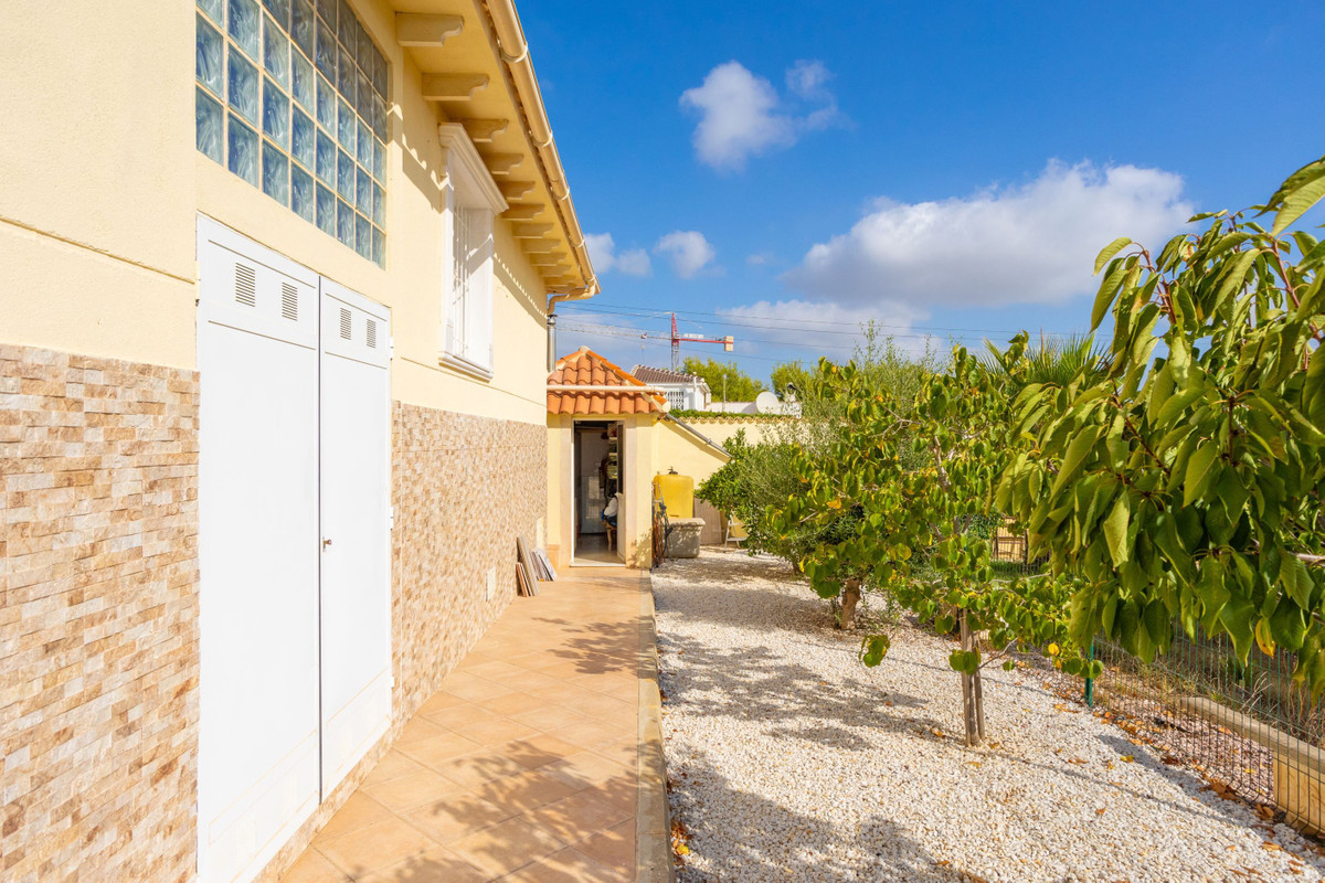 Se vende Villa - Chalet de 4 dormitorios en Costa Blanca, Alicante, España